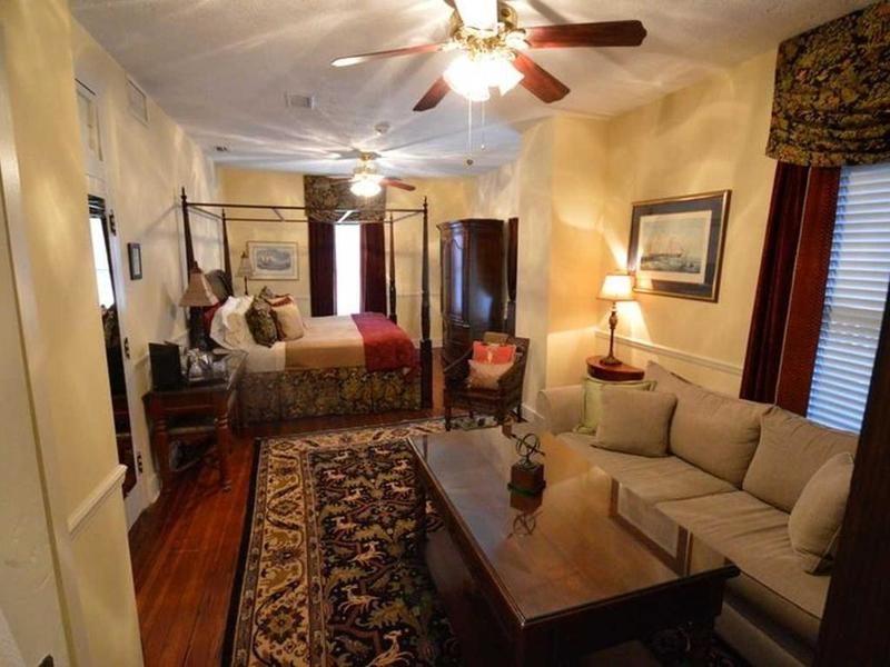 bedroom & sitting area