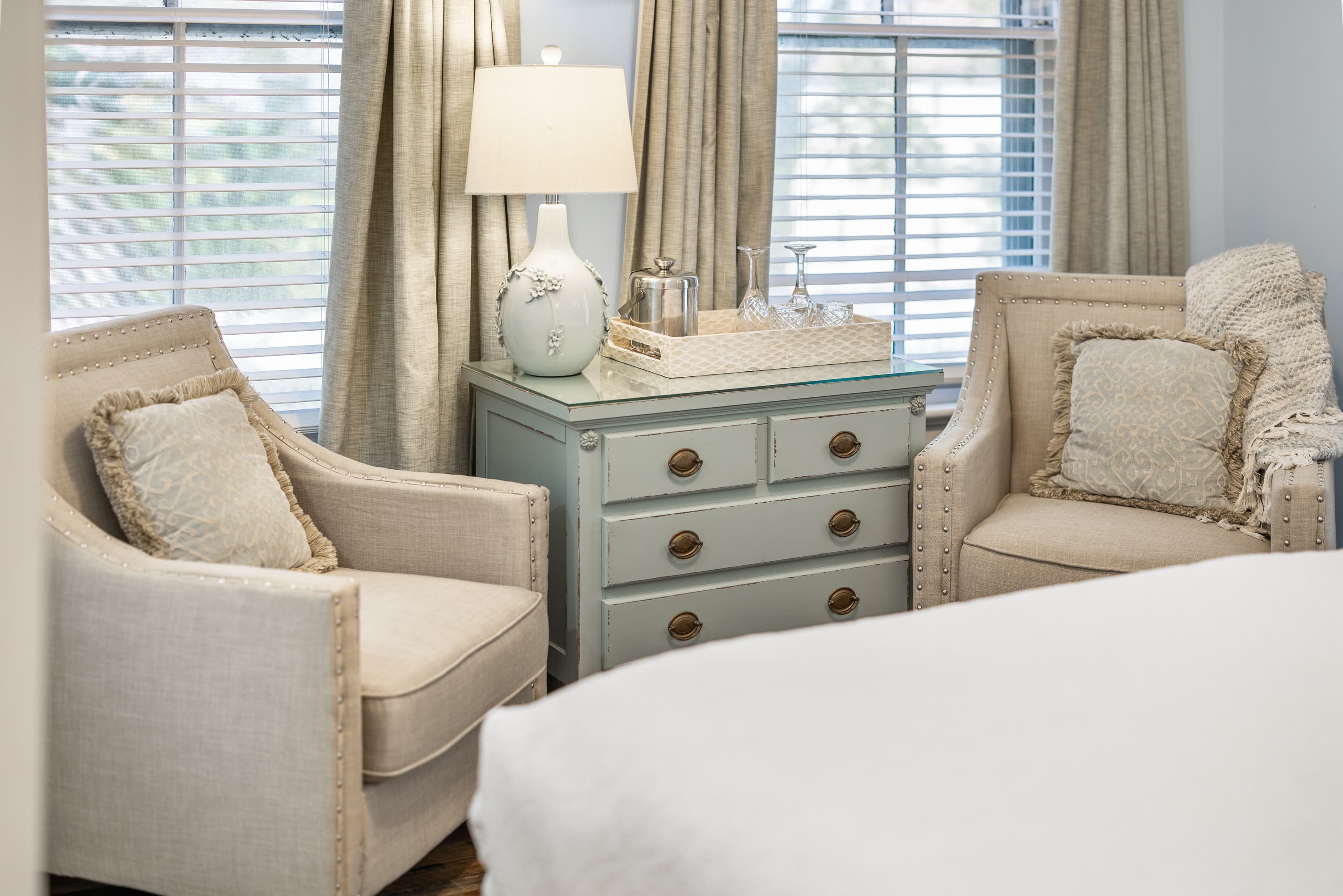 bedroom sitting area